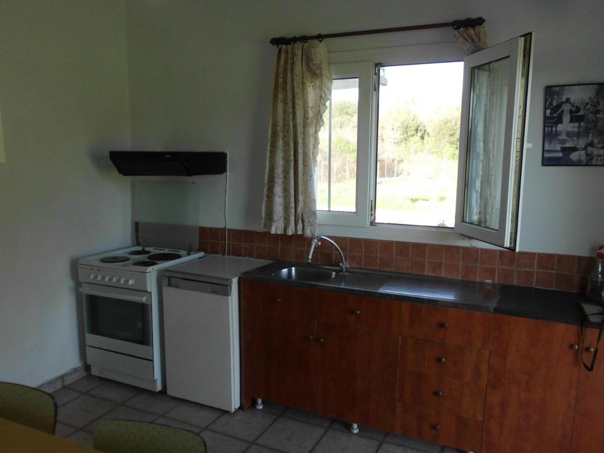 Tom'S House Daire Skriperon Dış mekan fotoğraf