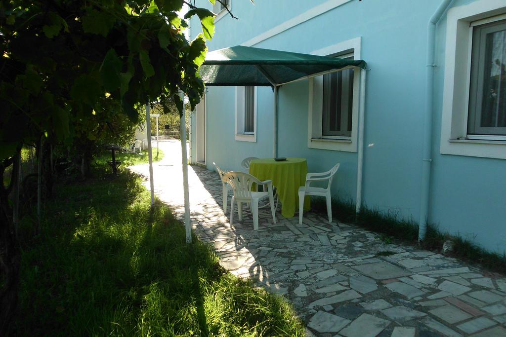 Tom'S House Daire Skriperon Dış mekan fotoğraf